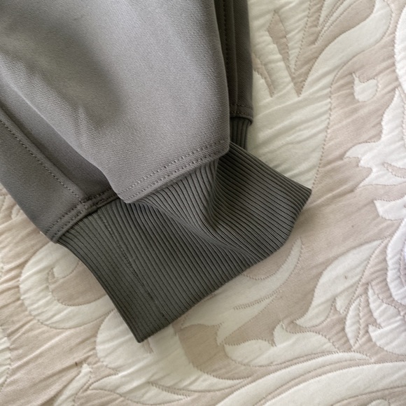 Lulu On-the-fly joggers. Sage green - Picture 7 of 7